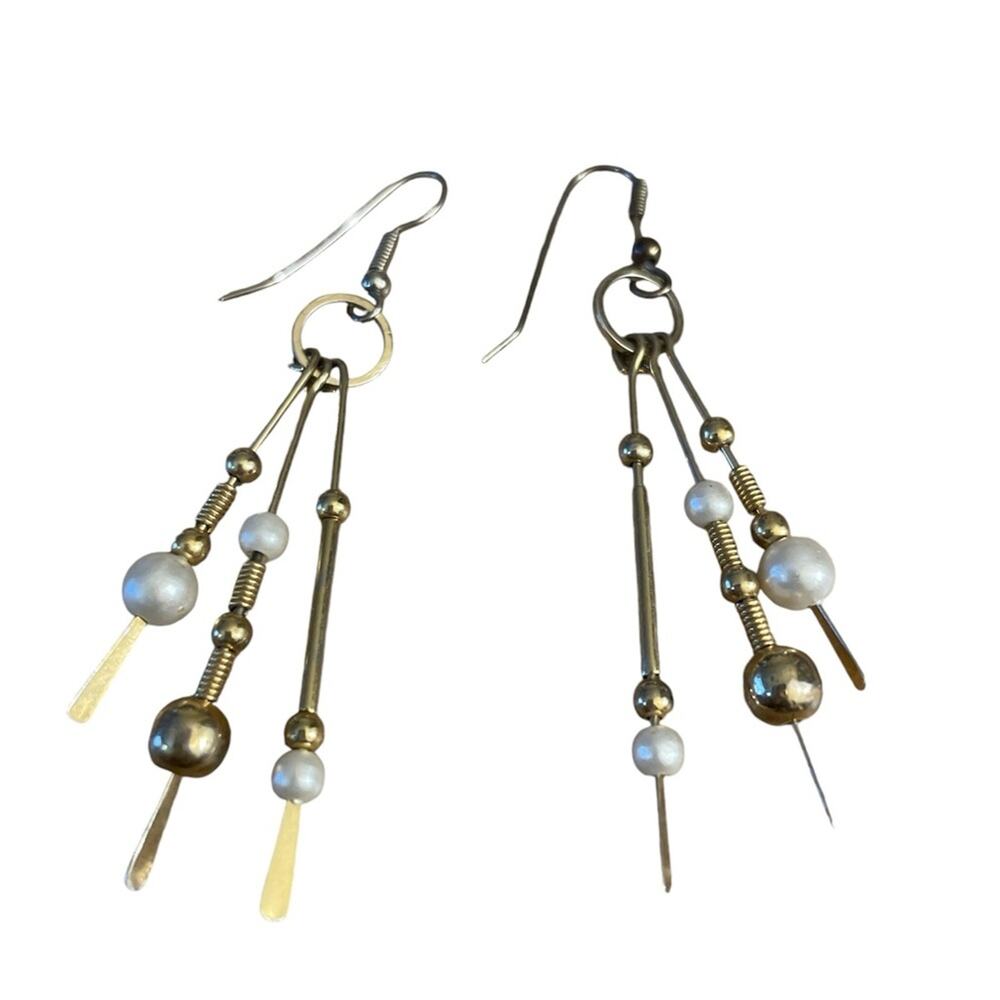 Pearl and Gold Tone Classic Dangle Earrings 3 Prongs Pearls/Gold Balls Vintage